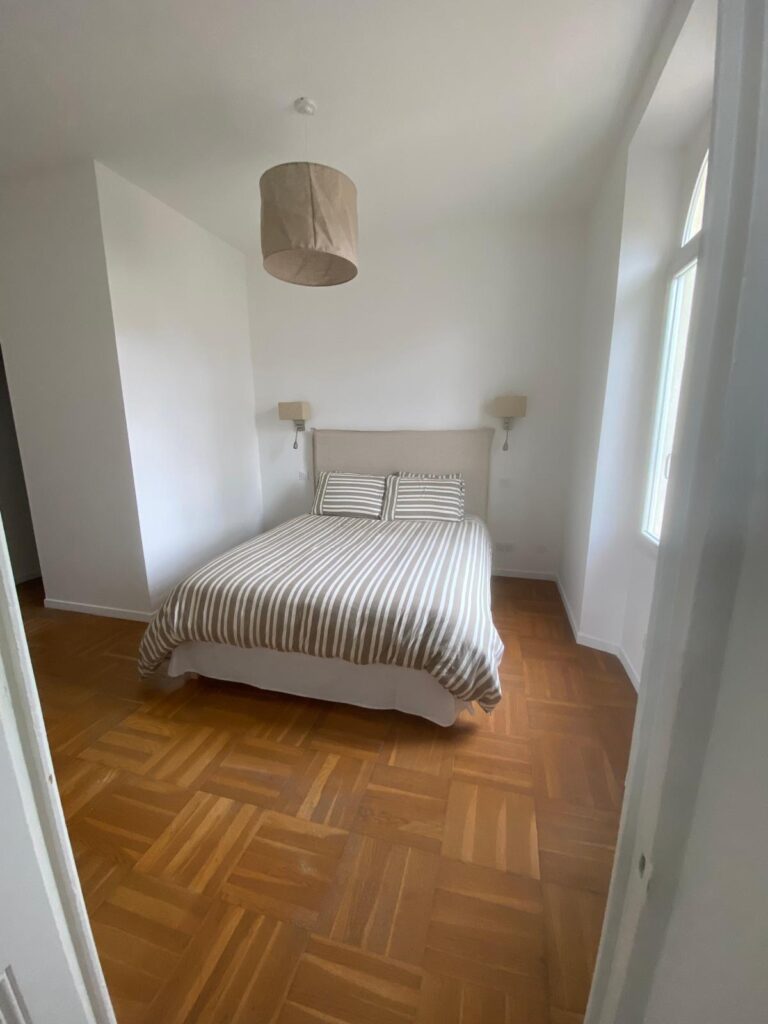 BEDROOM WITH DRESSING
