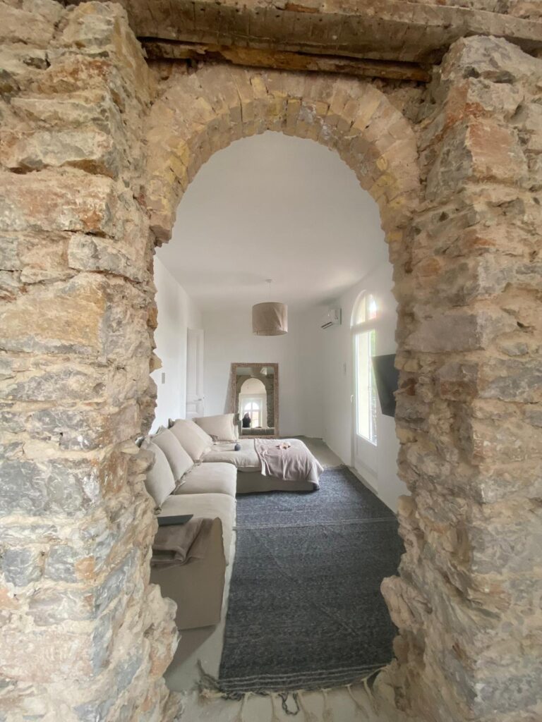 LING ROOM WITH SOFA BED